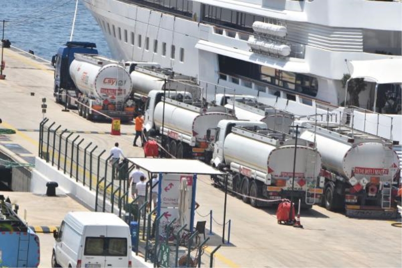 Dünyanın en lüks yatlarından 'Lady Moura'ya' 16 milyon liralık yakıt