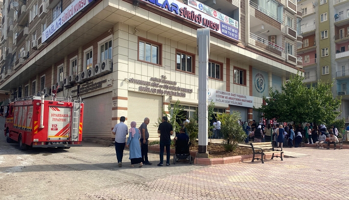 Semt polikliniğinde trafo patladı