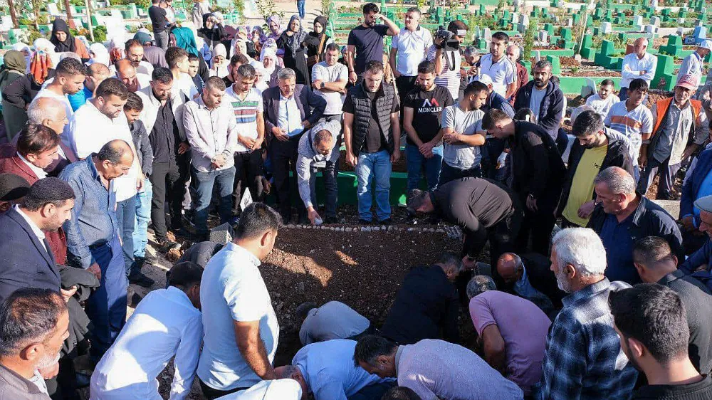 Rojin kadınlar tarafından son yolculuğuna uğurlandı 