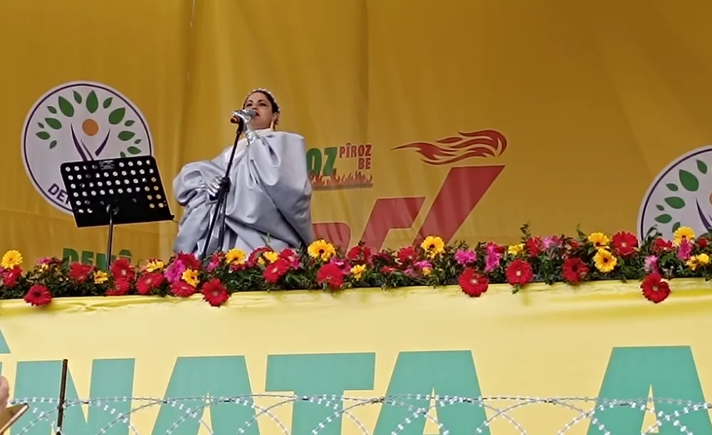 Tunuslu Sanatçı Emel Mathlouthi Diyarbakır Newroz