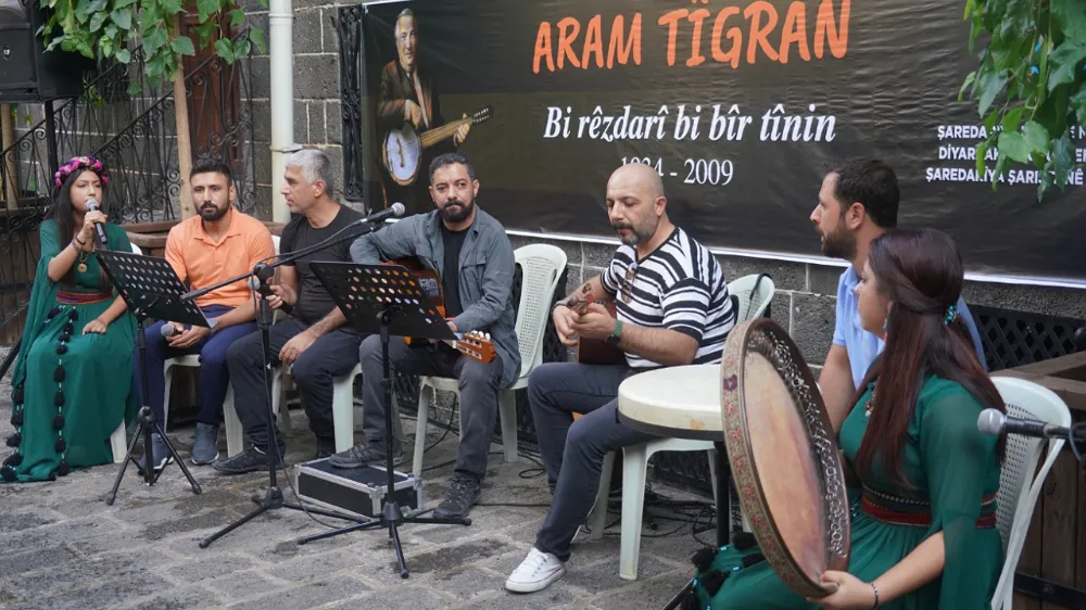 Sanatçı Aram Tigran Diyarbakır