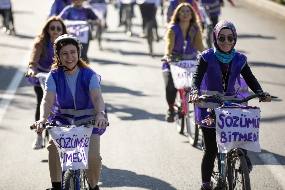 Kadınlar şiddetsiz bir yaşam için pedal çevirdi 
