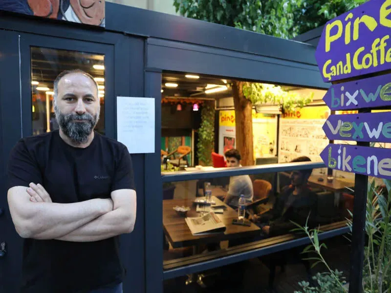 Kürtçe hizmet veren işletmeciye hakaret davasında beraat 